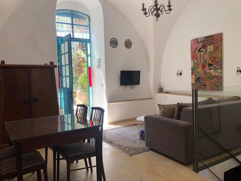 One Bedroom Stone Apartment エルサレム エクステリア 写真