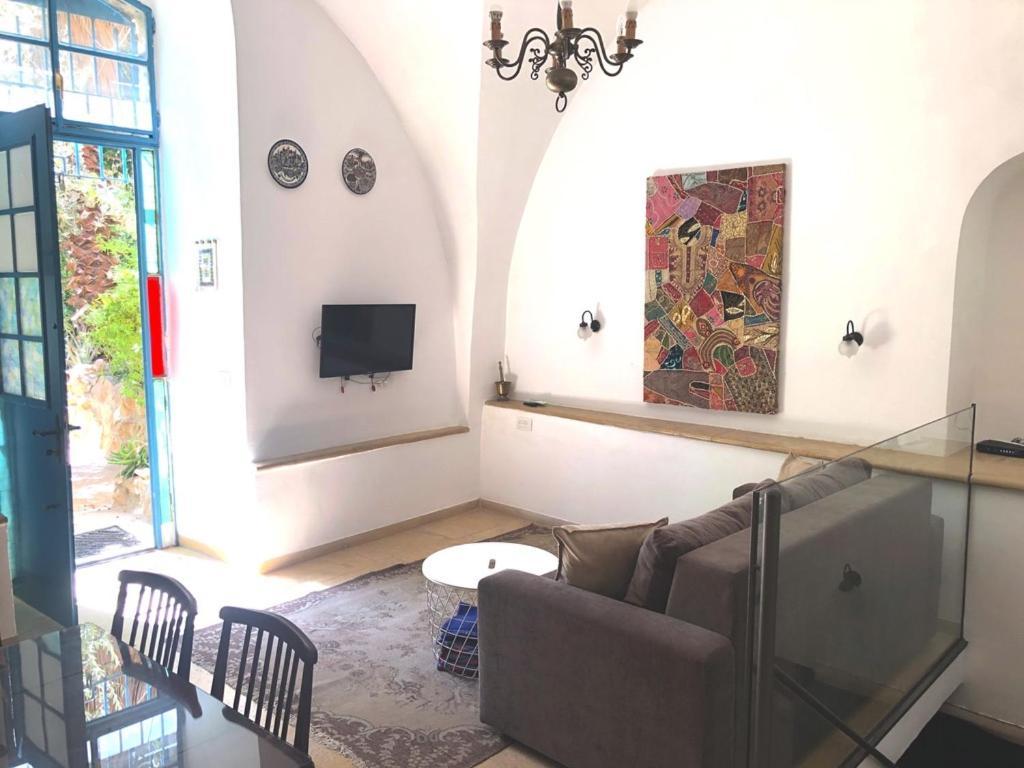 One Bedroom Stone Apartment エルサレム エクステリア 写真