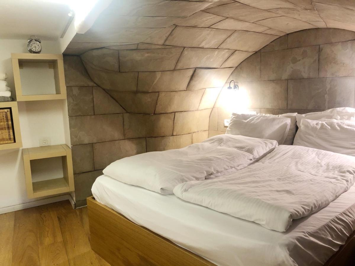 One Bedroom Stone Apartment エルサレム エクステリア 写真